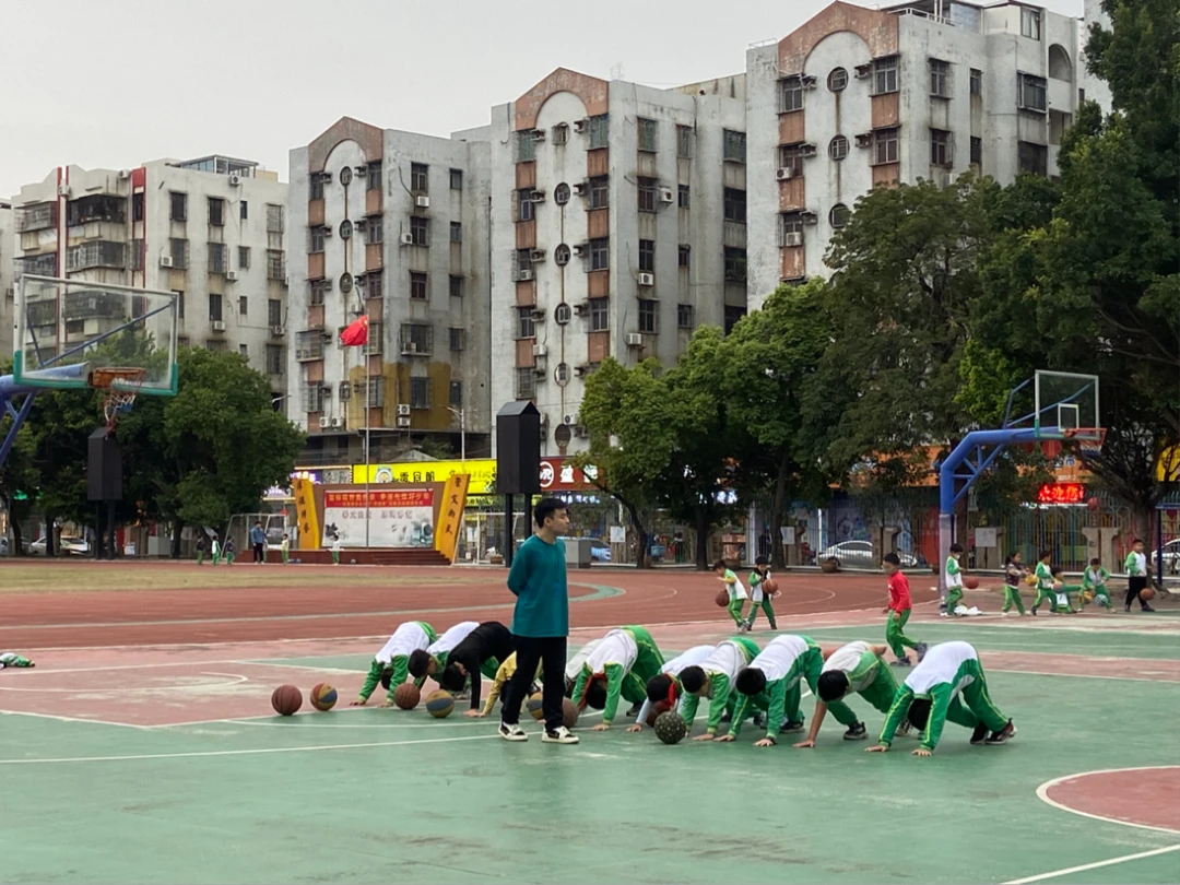 篮球封闭训练中的体能提升方案_1